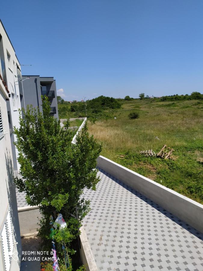 Apartman Joy Nin Buitenkant foto