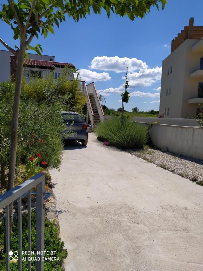 Apartman Joy Nin Buitenkant foto