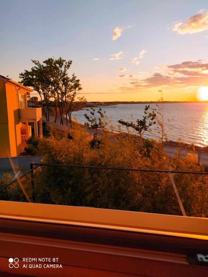 Apartman Joy Nin Buitenkant foto