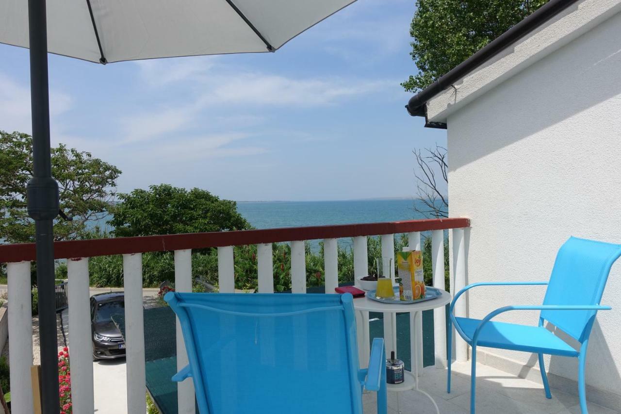 Apartman Joy Nin Buitenkant foto